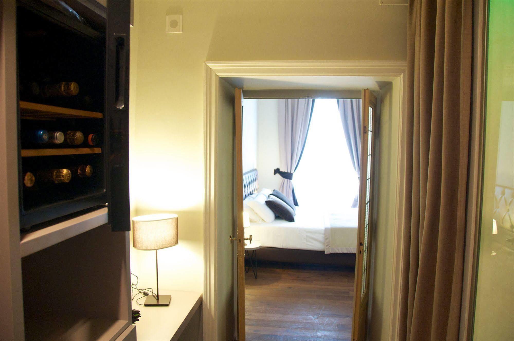 Piazza Farnese Luxury Suites Rome Bagian luar foto